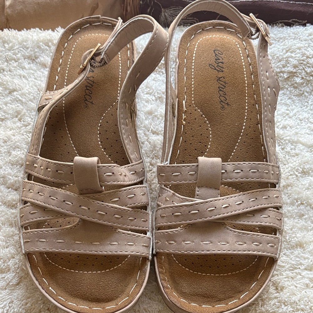 Easy Street Women's Beige Strappy Sandals